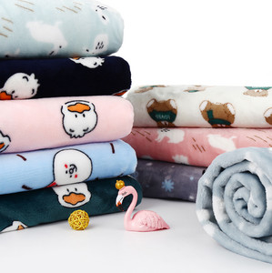 Tissu d'ouatine de Sherpa de velours de polyester de flanelle pour des vêtements de pyjamas de couvertures