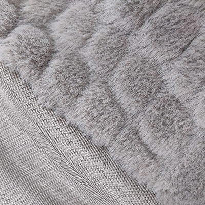 Ouatine 100% de tissu de fourrure de Faux de polyester 340 GM/M chez le lapin tondu par couleur de plaine
