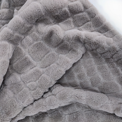 Ouatine 100% de tissu de fourrure de Faux de polyester 340 GM/M chez le lapin tondu par couleur de plaine
