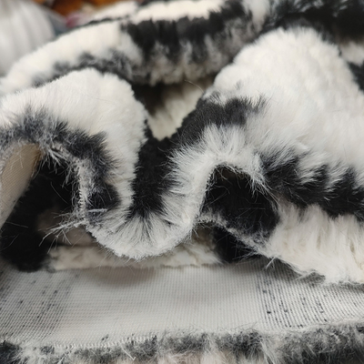 Le tissu mou 500gsm de fourrure de lapin de polyester a imprimé le faux de plaid pour le manteau d'hiver