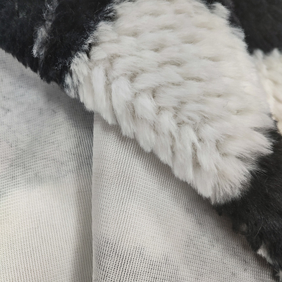 Le tissu mou 500gsm de fourrure de lapin de polyester a imprimé le faux de plaid pour le manteau d'hiver