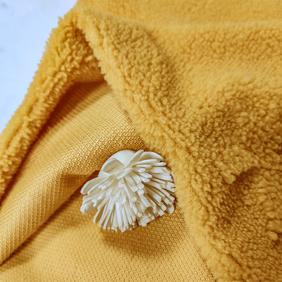 Sherpa tricoté par chaîne tondre le jacquard 100% jaune de polyester de tissu pour le vêtement
