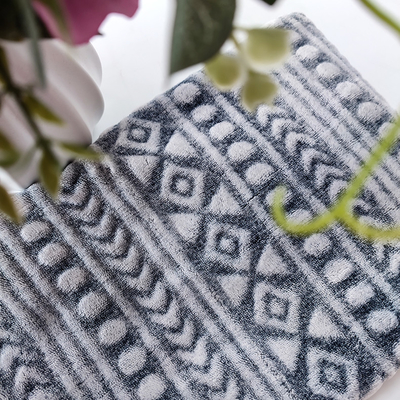 Tissu imprimé arrière 240GSM de couverture d'ouatine de flanelle avec la conception coupée