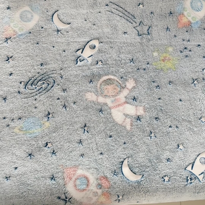 Tissu 100% d'ouatine de flanelle de polyester 150D 350gsm pour la couverture chaude de literie