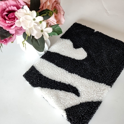 le polyester 650gsm 100% Sherpa doux tondent le tissu pour le fil de sac à main de veste teint