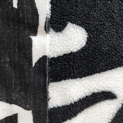 le polyester 650gsm 100% Sherpa doux tondent le tissu pour le fil de sac à main de veste teint