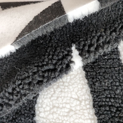 le polyester 650gsm 100% Sherpa doux tondent le tissu pour le fil de sac à main de veste teint