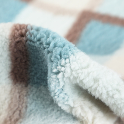 Tissu vert 300gsm 150D de Sherpa de manteau d'hiver de literie chaude de tapis