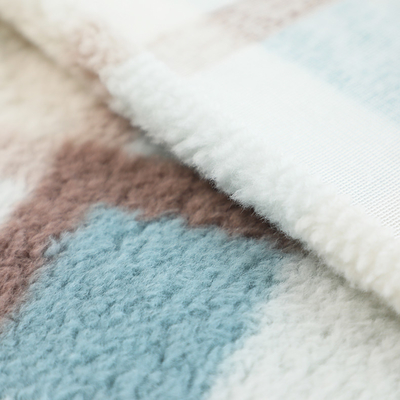 Tissu vert 300gsm 150D de Sherpa de manteau d'hiver de literie chaude de tapis