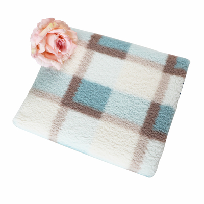 Tissu vert 300gsm 150D de Sherpa de manteau d'hiver de literie chaude de tapis