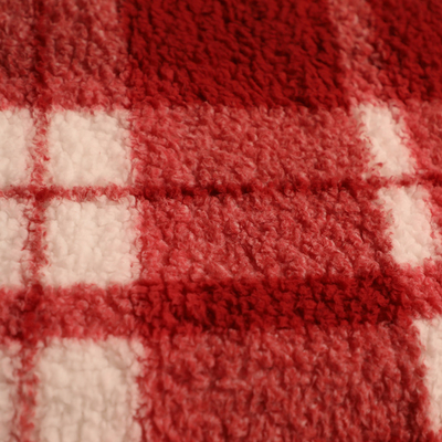 Le modèle de grille a imprimé le tissu rouge 250gsm de velventine pour le peignoir