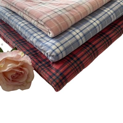 Le polyester le plaid que classique a imprimé le tissu mou superbe pour des chaussures vêtx Pillowslip