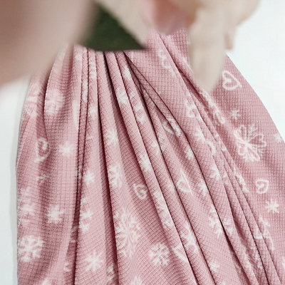 Le jacquard mou a imprimé le tissu polaire micro 160gsm de rose
