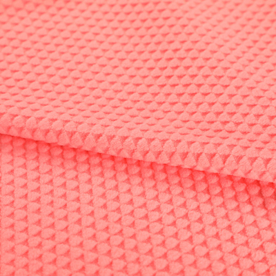 Le tissu 100% micro d'ouatine de polyester 250gsm pour le vêtement tapissent